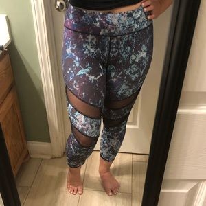 Fabletics High Waisted Capri leggings